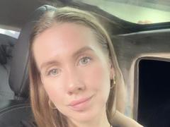 SannyManny - female with brown hair webcam at xLoveCam