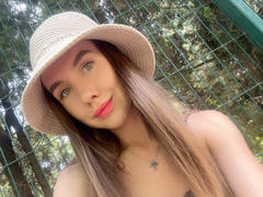 SannyManny - female with brown hair webcam at xLoveCam