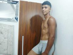 SantiagoDiaz - male webcam at ImLive