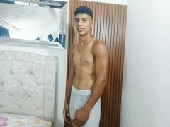 SantiagoDiaz - male webcam at ImLive