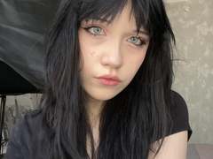 SantinaSahm - female with black hair webcam at xLoveCam