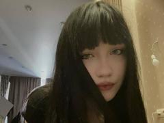 SantinaSahm - female with black hair webcam at xLoveCam