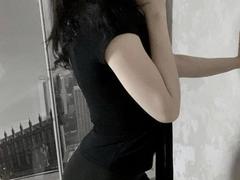 SantinaSahm - female with black hair webcam at xLoveCam