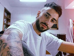 SantinnoVale from xLoveCam