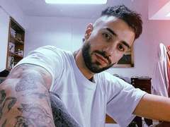 SantinnoVale from xLoveCam