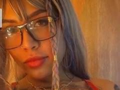SaraBrooks - female with black hair and  big tits webcam at LiveJasmin