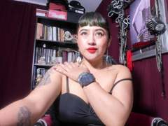 SaraEmpress - female with brown hair and  big tits webcam at xLoveCam