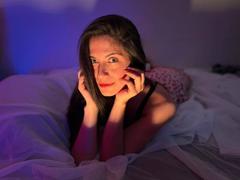 SaraGraham - female with brown hair webcam at xLoveCam