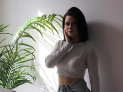 SaraLawman - female with black hair webcam at LiveJasmin