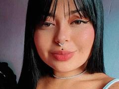 SaraLaJolie - female webcam at xLoveCam