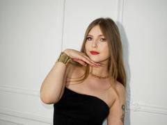 SaraMayki - blond female webcam at LiveJasmin