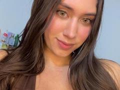 SaraNextDoor from xLoveCam