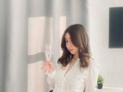 SaraRosenbarger - female with brown hair webcam at xLoveCam