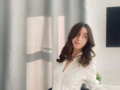 SaraRosenbarger - female with brown hair webcam at xLoveCam