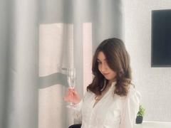 SaraRosenbarger - female with brown hair webcam at xLoveCam