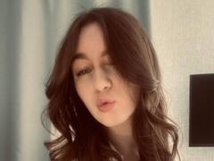 SaraRosenbarger - female with brown hair webcam at xLoveCam