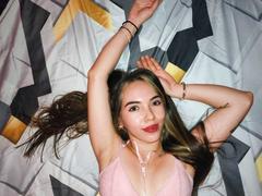 SaraRusell - female with brown hair webcam at xLoveCam