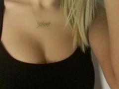 SaraFontain - female with brown hair webcam at xLoveCam