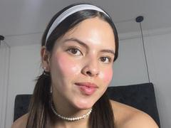SarahLanne - female with brown hair and  big tits webcam at xLoveCam