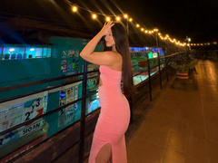 SarahLanne - female with brown hair and  big tits webcam at xLoveCam