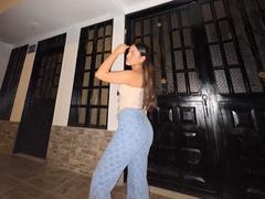 SarahLanne - female with brown hair and  big tits webcam at xLoveCam