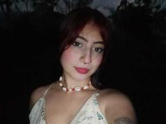 SarahLark - female with red hair webcam at xLoveCam
