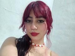 SarahLark - female with red hair webcam at xLoveCam
