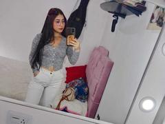 SarahLark - female with red hair webcam at xLoveCam