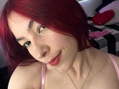 SarahLee69 from xLoveCam