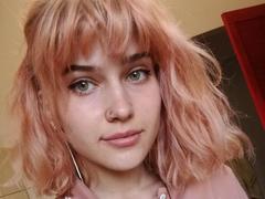 SarahMiss from xLoveCam