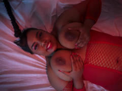 SarahSmity - female with black hair and  big tits webcam at xLoveCam