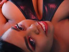 SarahSmity - female with black hair and  big tits webcam at xLoveCam