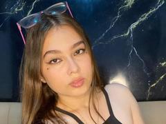 SarahWeyton - female with brown hair and  big tits webcam at xLoveCam