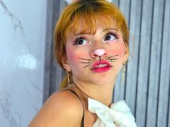 SarahWildy - female with brown hair webcam at xLoveCam