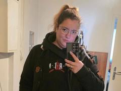 Sarah-kommt-hot from xLoveCam