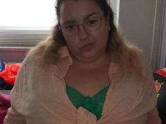 Sarah-kommt-hot - female with brown hair webcam at xLoveCam