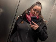 Sarah-kommt-hot - female with brown hair webcam at xLoveCam