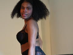 SarahiPusey - female with brown hair and  big tits webcam at xLoveCam