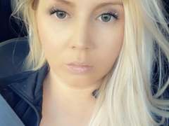 SarrahXHot from xLoveCam