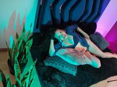 TaylorBlue - female with black hair and  big tits webcam at LiveJasmin