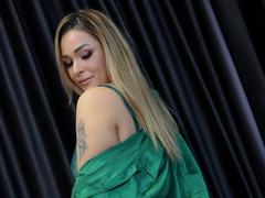 IzabellaDiamond - blond female with  big tits webcam at LiveJasmin