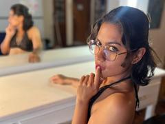 SashaSexyG - female with black hair and  big tits webcam at xLoveCam