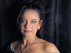 SasiLuna - female with black hair webcam at xLoveCam