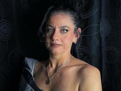 SasiLuna - female with black hair webcam at xLoveCam