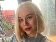 SassyJam - female with brown hair and  small tits webcam at xLoveCam