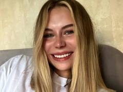 SassyJam - female with brown hair and  small tits webcam at xLoveCam