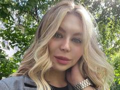 SassyJam - female with brown hair and  small tits webcam at xLoveCam