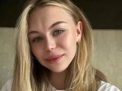 SassyJam - female with brown hair and  small tits webcam at xLoveCam