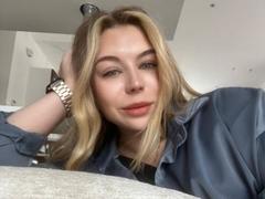 SassyJam - female with brown hair and  small tits webcam at xLoveCam