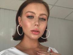 SassyJam - female with brown hair and  small tits webcam at xLoveCam